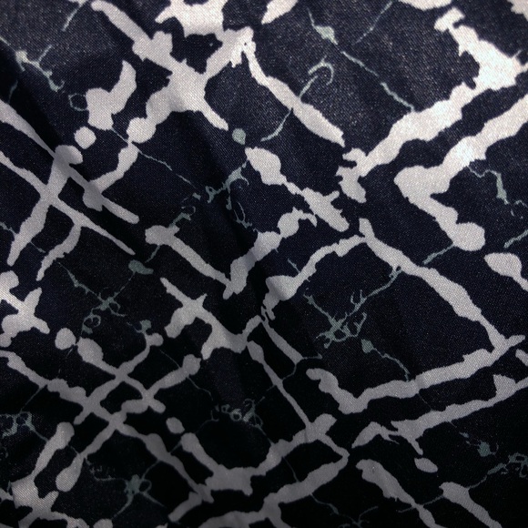 Women’s Lane Bryant sleeveless ruffled blouse - Picture 4 of 4